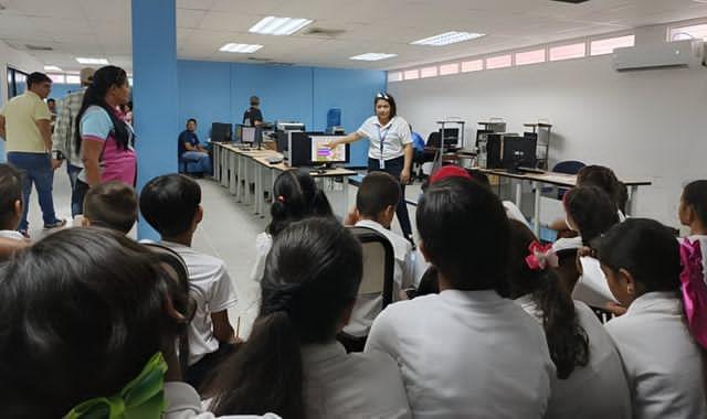 Visita de la ruta científica en el Mega Infocentro San Fernando, ubicado en el estado Apure, se recibieron treinta y nueve niños y niñas de planteles educativos, pertenecientes al programa Ruta Científica #VenezuelaVaPaArriba @MieloDan @CerbinoSanz @clap4f2 @FosforitoTropa