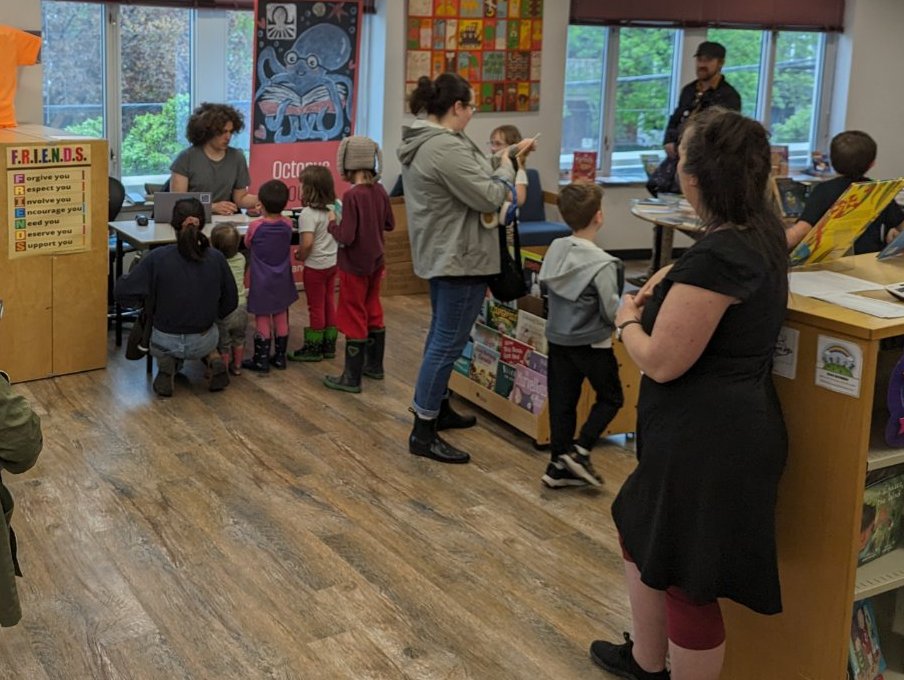 Our Community Gathering at Lady Evelyn Alternative was fantastic...a chance to appreciate our volunteers; dance and make art with Mark Seabrook; shop at the Octopus Book Fair; see some innovative student projects; and to be together as a community.
<a href="/OCDSB/">OCDSB</a>
#ocdsbalternative