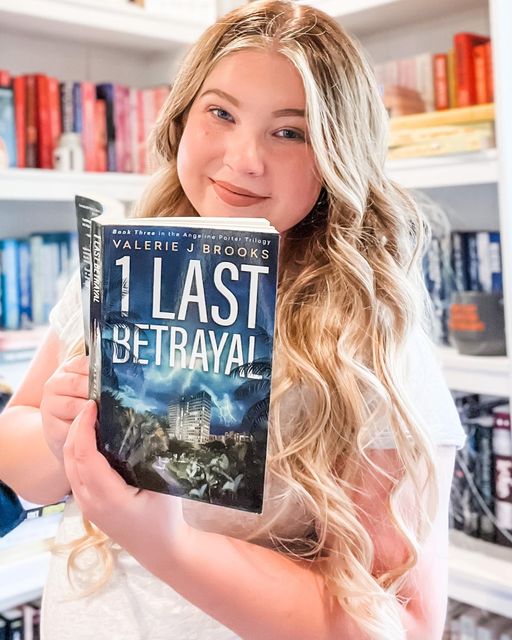 '1 Last Betrayal delivered shocking twists and turns as well as a layered #mystery that will keep readers guessing until the end' ~ #feliciaisbooked #Review bit.ly/3GbjzRv #1lastbetrayal @ValinParis #mysterybooks #bookish #booksbooksbooks #ValerieBrooks #CrimeThriller