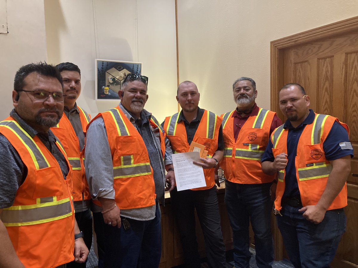 This morning we delivered 100+ postcards from #constructionworkers to @govofco asking him to again stand with workers & sign #HB24-1008. We must end #WageTheft in the construction industry. #WageTheftAccountability #WageTheftInConstruction #SupportWorkers #StopWageTheft