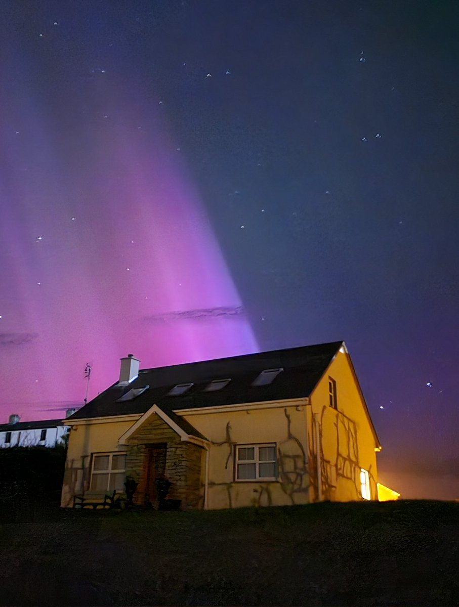 The heavenly beside the heartache.
#crumblinghomes #mica