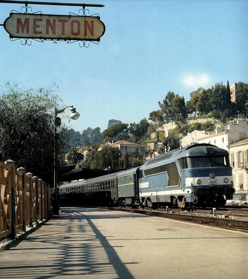 Gare SNCF de Menton Avant 1969, année de la mise sous tension, de la caténaire entre Cannes et Vintimille.
