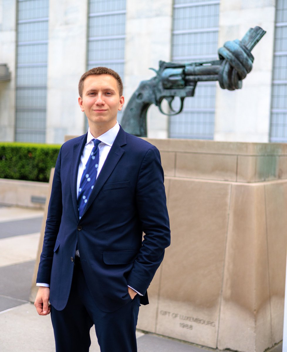 This #TourTuesday, meet @UN tour guide Mykola (#Ukraine 🇺🇦). He is fluent in #English, #Ukrainian and #Russian. Mykola holds a master's degree 📜 in international law and began his journey with the #UN as a Political Affairs Intern. Book a tour in one of Mykola's languages!