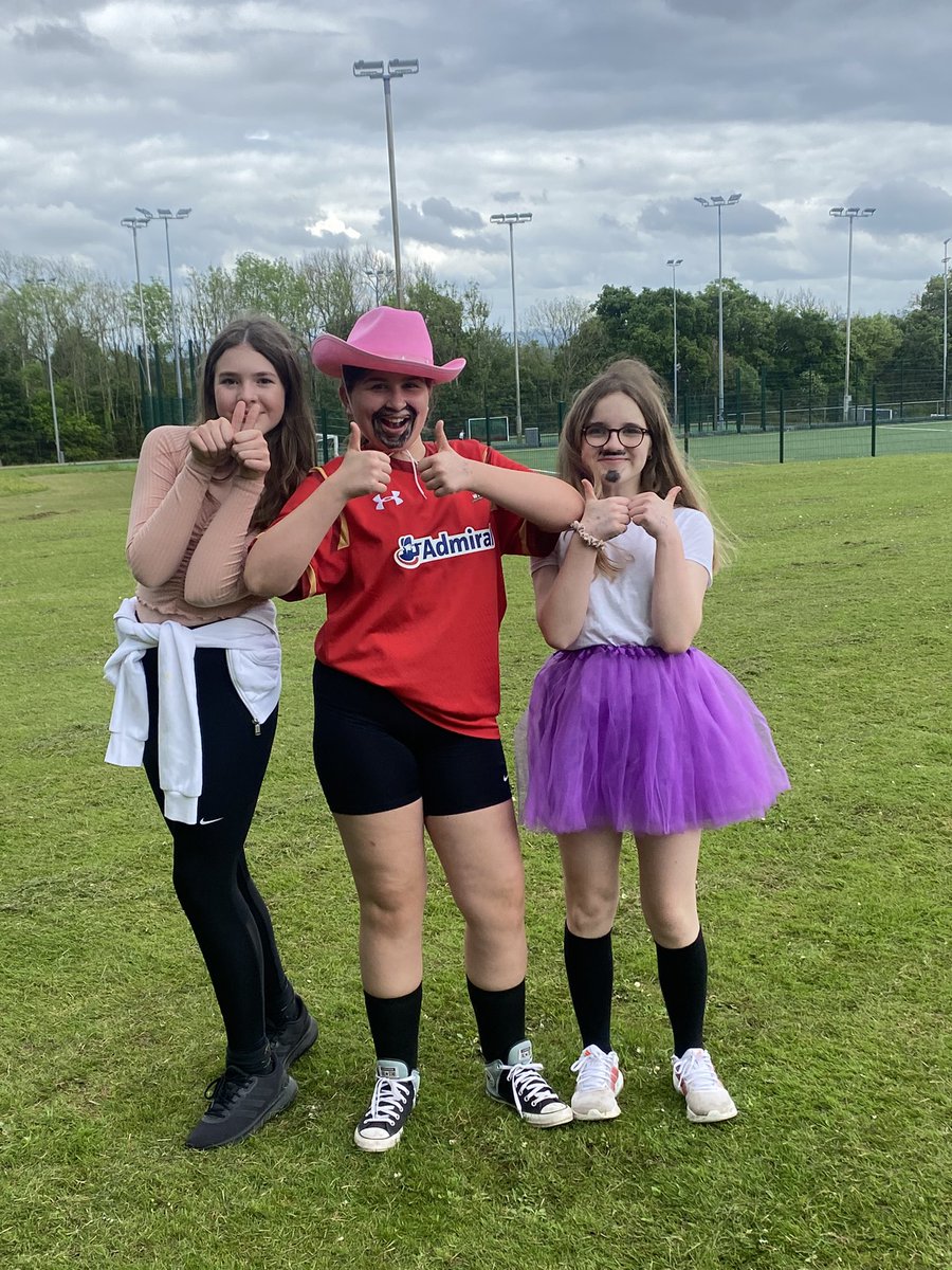 Had a great afternoon out on the field supporting <a href="/Year8Chepstow/">Chepstow School Blwyddyn 8</a> in their fun run for <a href="/tyhafan/">Tŷ Hafan Children's Hospice</a>. These amazing pupils raised over £800! Ardderchog 👏🏼👏🏼