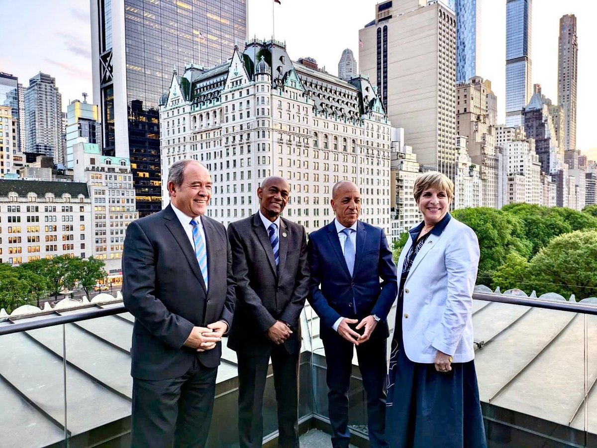 Being in NYC, it was a great occasion to join in on an exchange about best practices in law enforcement with @NewYorkFBI Assistant Director James Smith, 🇩🇿@AlgeriePolice DGSN DG Badaoui, and 🇩🇿 Ambassador to 🇺🇸 Sabri Boukadoum @Ambalgindc