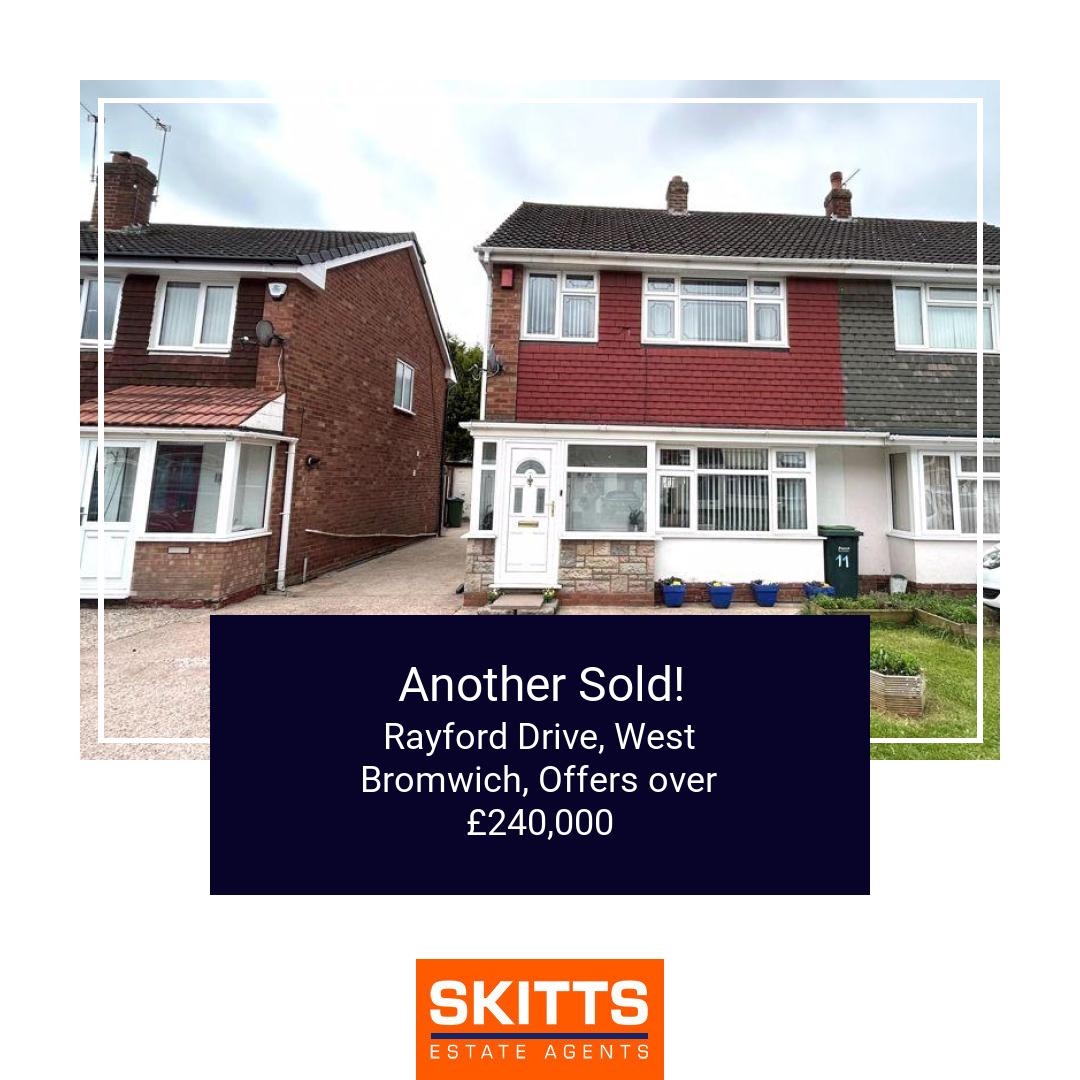 📍Rayford Drive, West Bromwich
🏡 3 bed Semi-detached House, Offers over £240,000
onthemarket.com/details/147107…

#skitts #propertyforsale #wednesbury #westbromwich #walsall