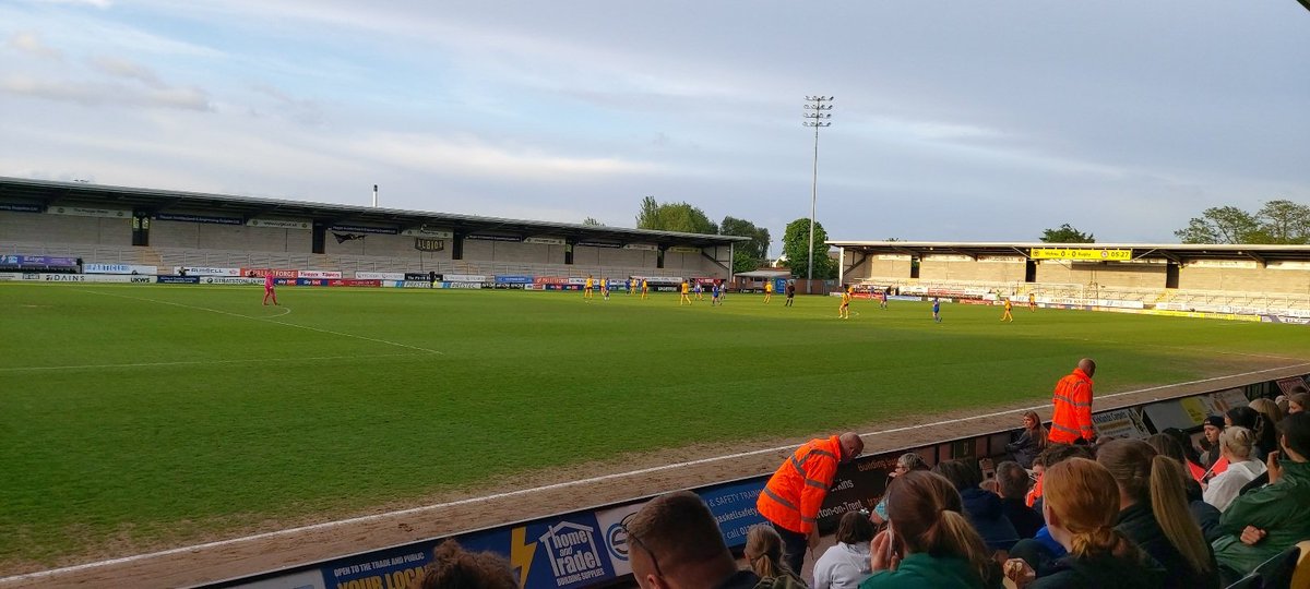 Watching the @WolvesWomen v @RugbyBoroughWFC game up in Burton!

#WeAreBorough