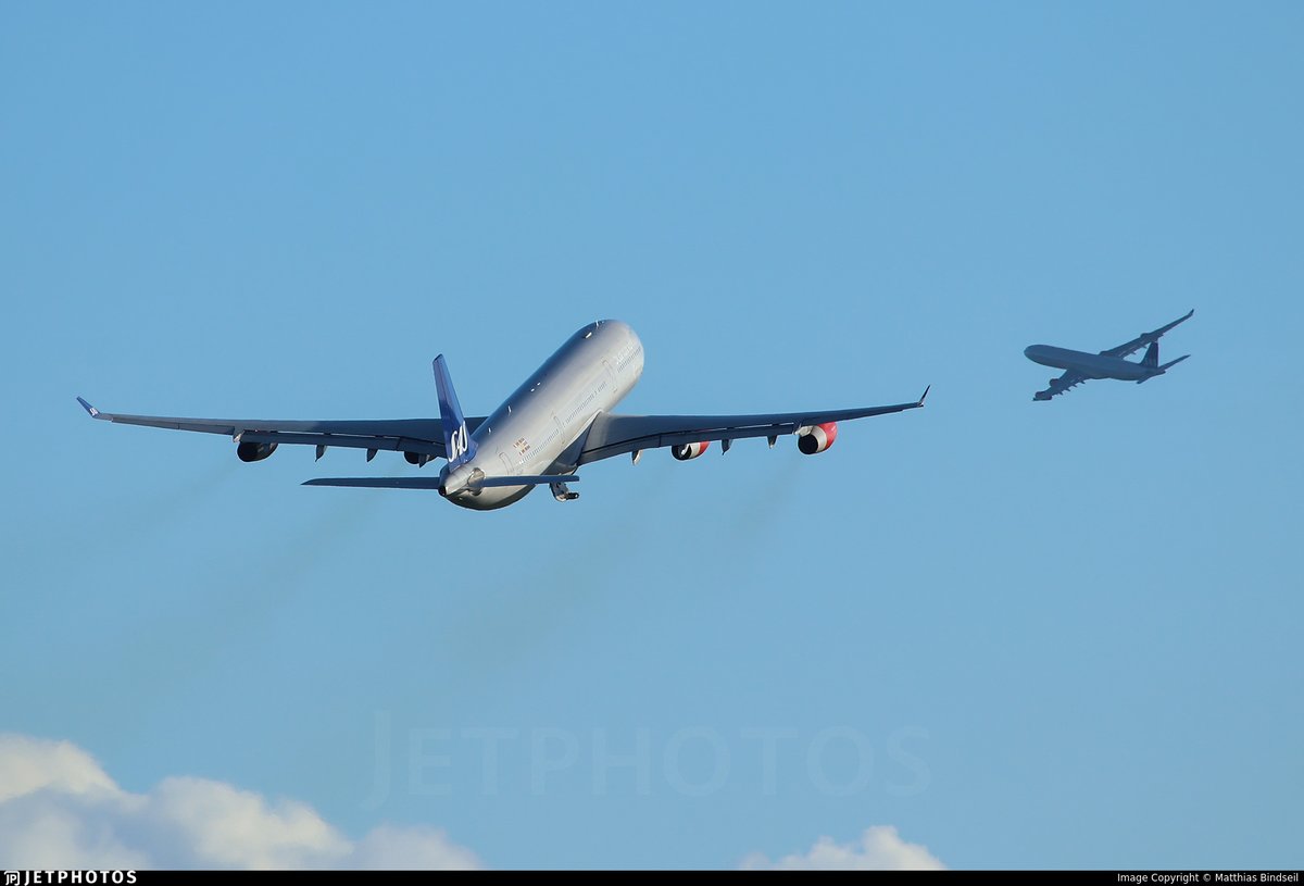 Back to 2019 for this shot of two SAS A340s departing Copenhagen. jetphotos.com/photo/11330557 © Matthias Bindseil