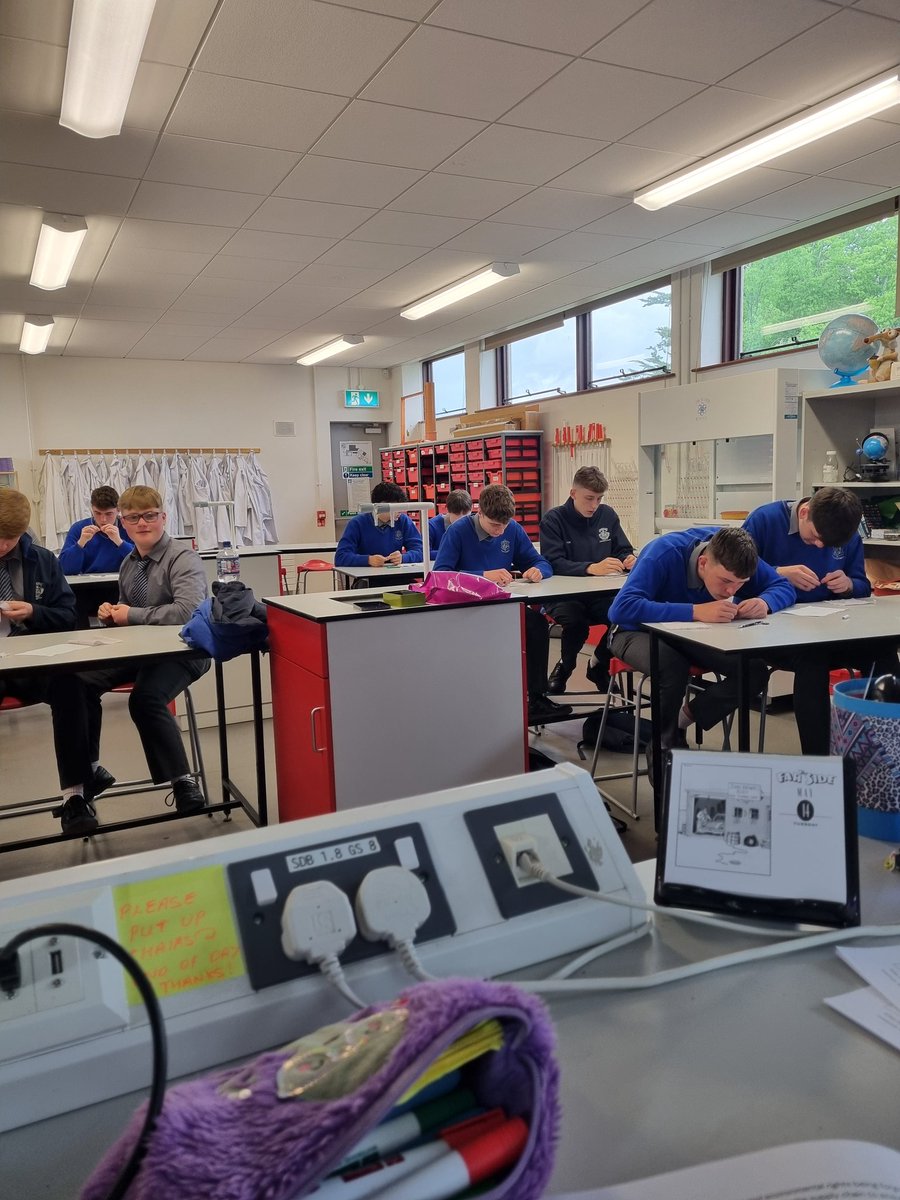 TY's getting very serious today practising their sewing skills during our ##FastFashion session! @GreenSchoolsIre @SusanAdamsEco @Carlow_Co_Co @county_carlowEN @knockbegcollege