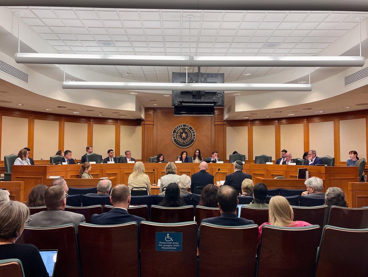& we're back in Austin! Today, the Senate #HealthandHumanServices Committee is discussing important topics such as statewide cancer prevention, health insurance coverage, and monitoring last year's legislation aimed at expanding nursing support in Texas. 🔴 Stay informed and