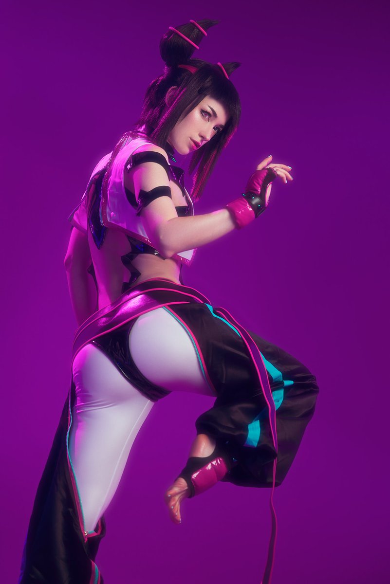 Learn to fight like me, and you’ll realize how boring everything else is 😴💗😈 Juri Han cosplay from Street Fighter !
