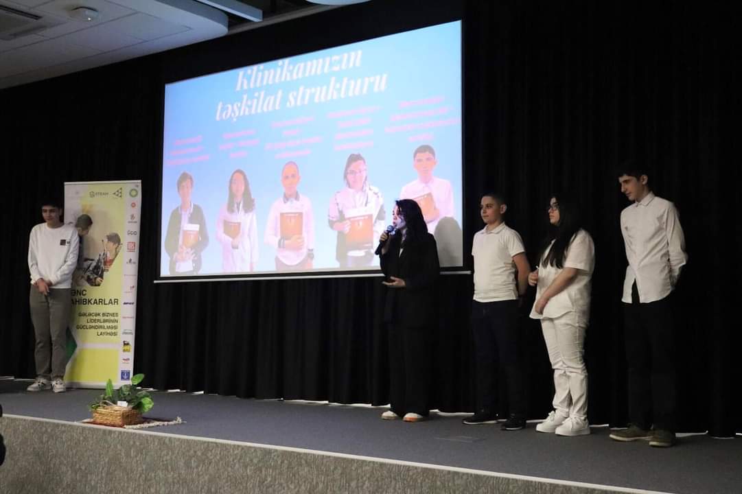 Mayın 14-də STEAM İnnovasiya Mərkəzində “Gənc Sahibkarlar: Gələcək Biznes Liderlərinin Gücləndirilməsi” layihəsinin hesabat tədbiri keçirilib.
Ətraflı: facebook.com/share/p/DCLjCw…
#GəncSahibkarlar #Sahibkarlıq #JAAzerbaijan #BP #MÜTDA #EduAz #STEAMAzerbaijan