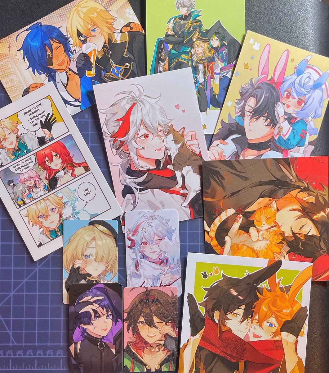 Went to visit @e7lilyy’s table the other day to say hi, and ended up taking home a wall’s worth of prints with me asdfgh 😭💖💖