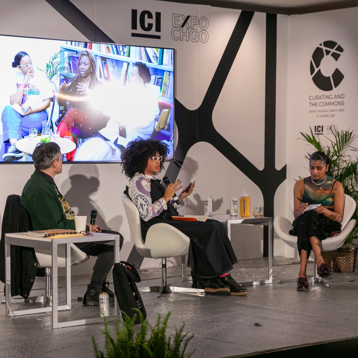 expochicago's tweet image. A look back at EXPO CHICAGO, where we gathered over 200 curators for our first ever curatorial conference: Curating and the Commons.
🎥 Watch the keynote by Miguel A López in addition to the three panel discussions on Youtube: expochicago.com/programs/curat…