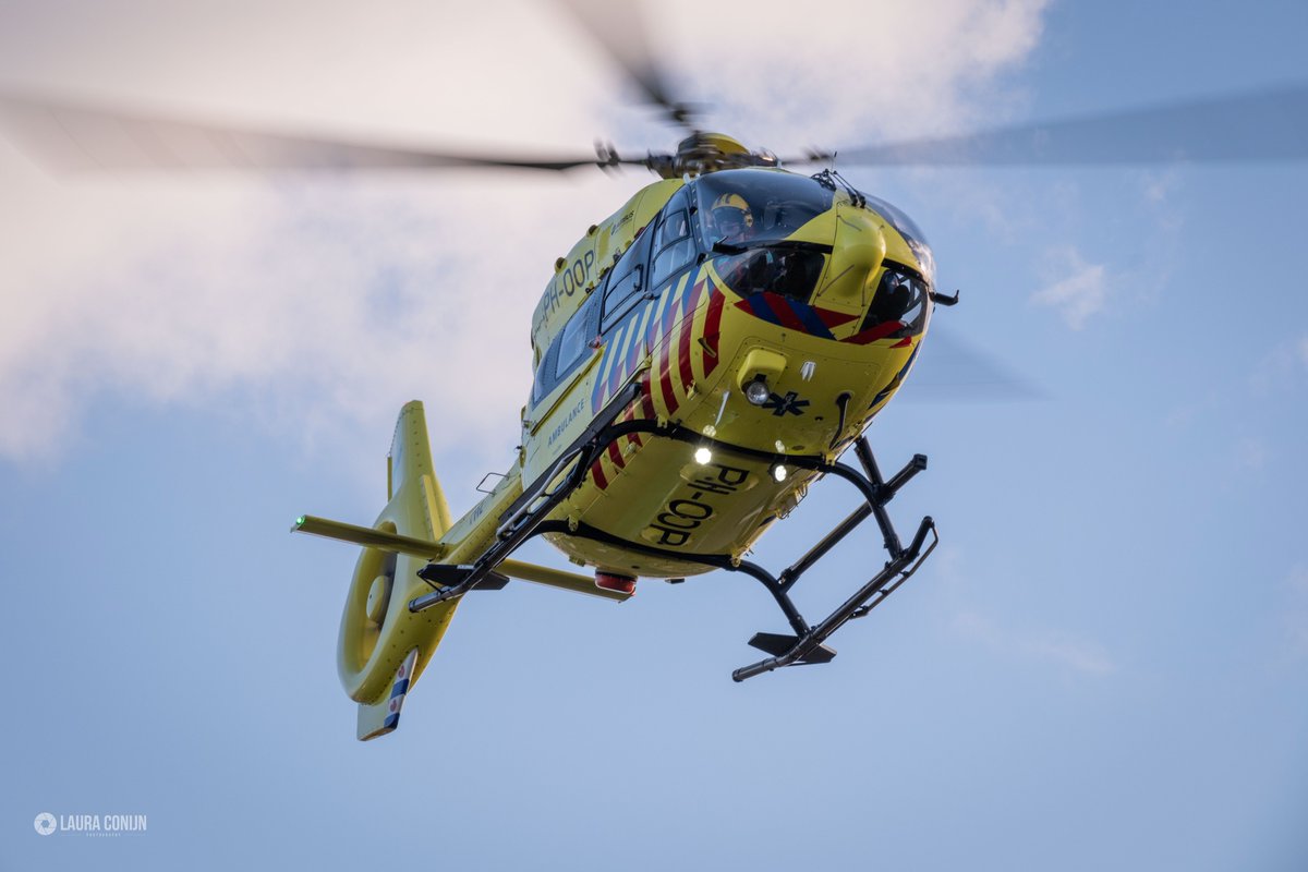 Eén van de laatste keren dat ik de #Medic01 heb gefotografeerd op het grasveldje bij de jachthaven #Terschelling (half april). Gister is er gestart met het aanleggen van zonnepanelen. Er is vast een goede reden voor maar ik hoop dat ik niet de enige ben dit een rare plek vind 🙈