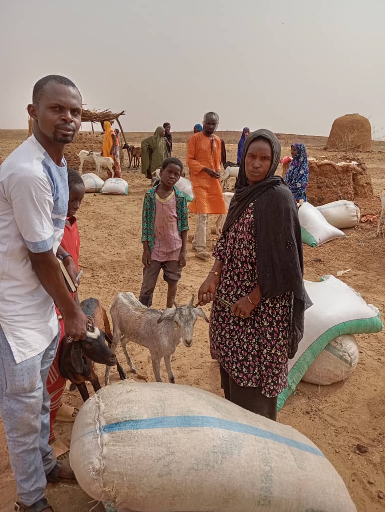 ONG_JMED's tweet photo. 13 Mai 2024 : journée de la Femme Nigérienne célébrée par JMED sous le signe de résilience et autonomisation. Ciblage de femmes vulnérables et distribution de chevres et aliments bétails communes de Tabalak, Allakaye et Bagaroua, Région de Tahoua, avec le projet GIZ-SARES https://t.co/cwN1P8CdlN