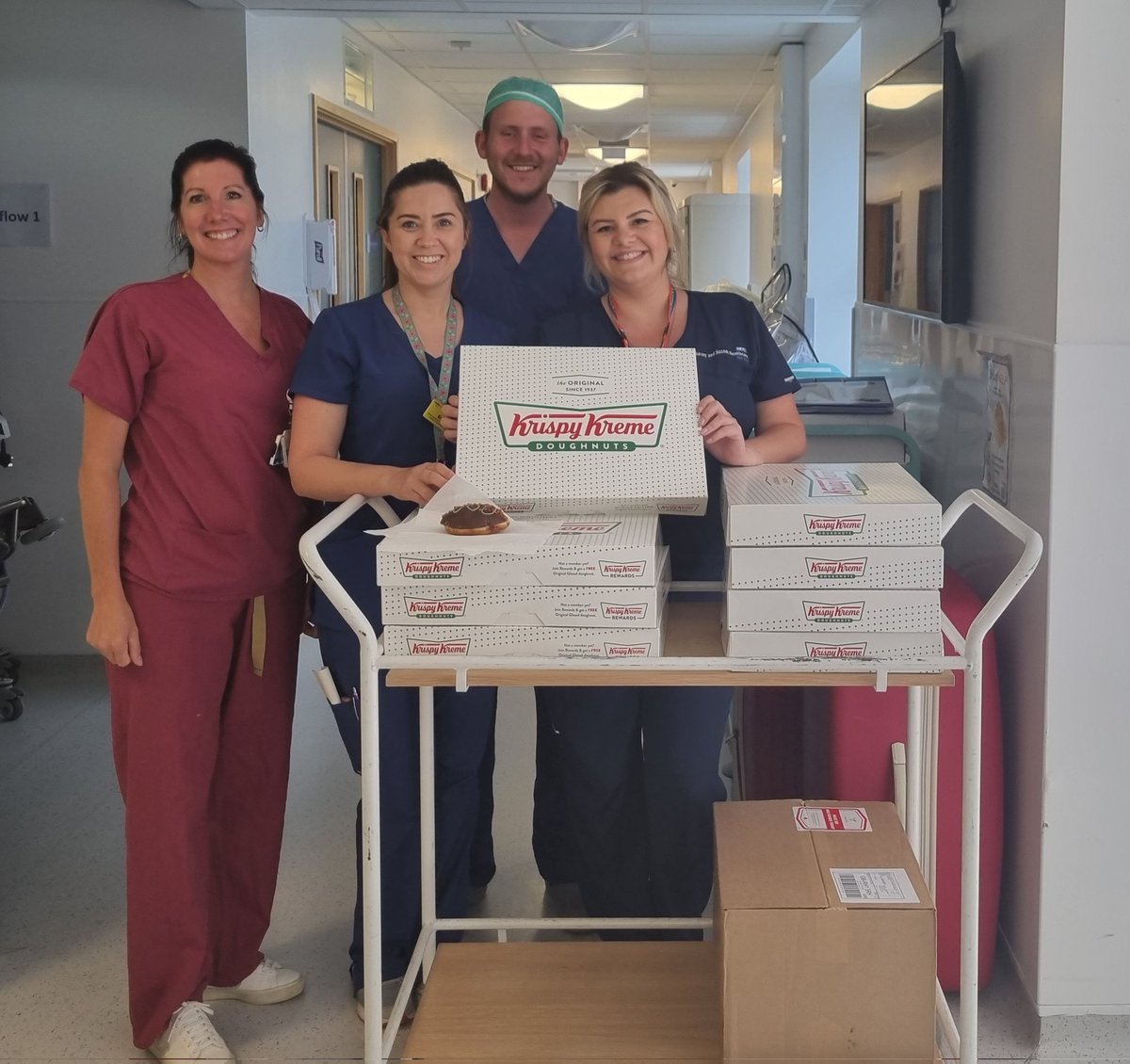 SarahH_Lewer's tweet photo. Happy ODP Day to our fantastic practitioners at @sashnhs ESH and Crawley. Thank you for all you do and your skill and compassion. Glad to celebrate with you all with a few 🍩🍩 🙂🙂
https://t.co/XvaX8Jg1FD

 @K_Doughton @CarlosmirasNHS @SASHChiefNurse https://t.co/RLZJUVWwia