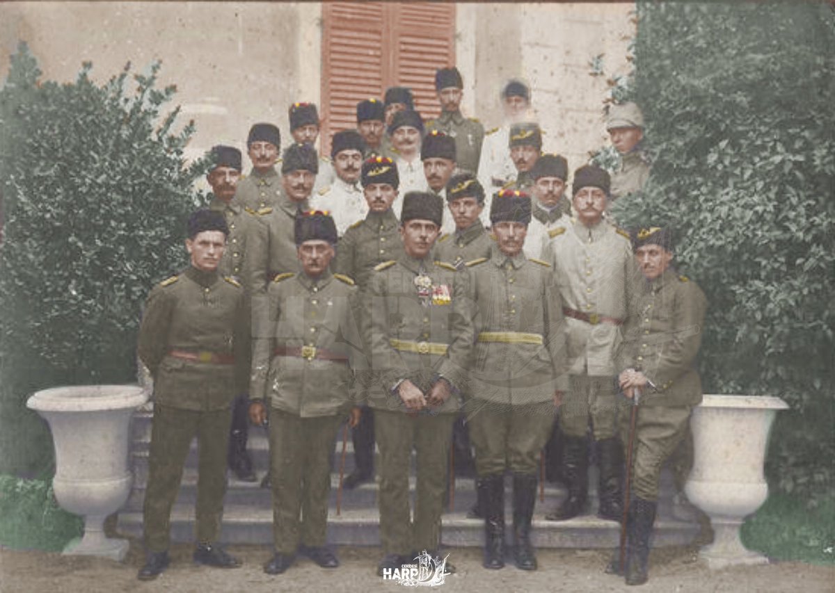 Birinci Dünya Savaşı sırasında 48'nci Tümen Kumandanı Süleyman Fethi Bey beraberindeki Türk subayları ile Seydiköy'de bulunan Tayyare Hava Üssü'nde, İzmir, 31 Temmuz 1916.

*fotoğraf notu, "İzmir Seydiköy Hatırası I 48'nci Fırka Karargah Heyeti, 31 Temmuz 1916."

İzmir İşgali