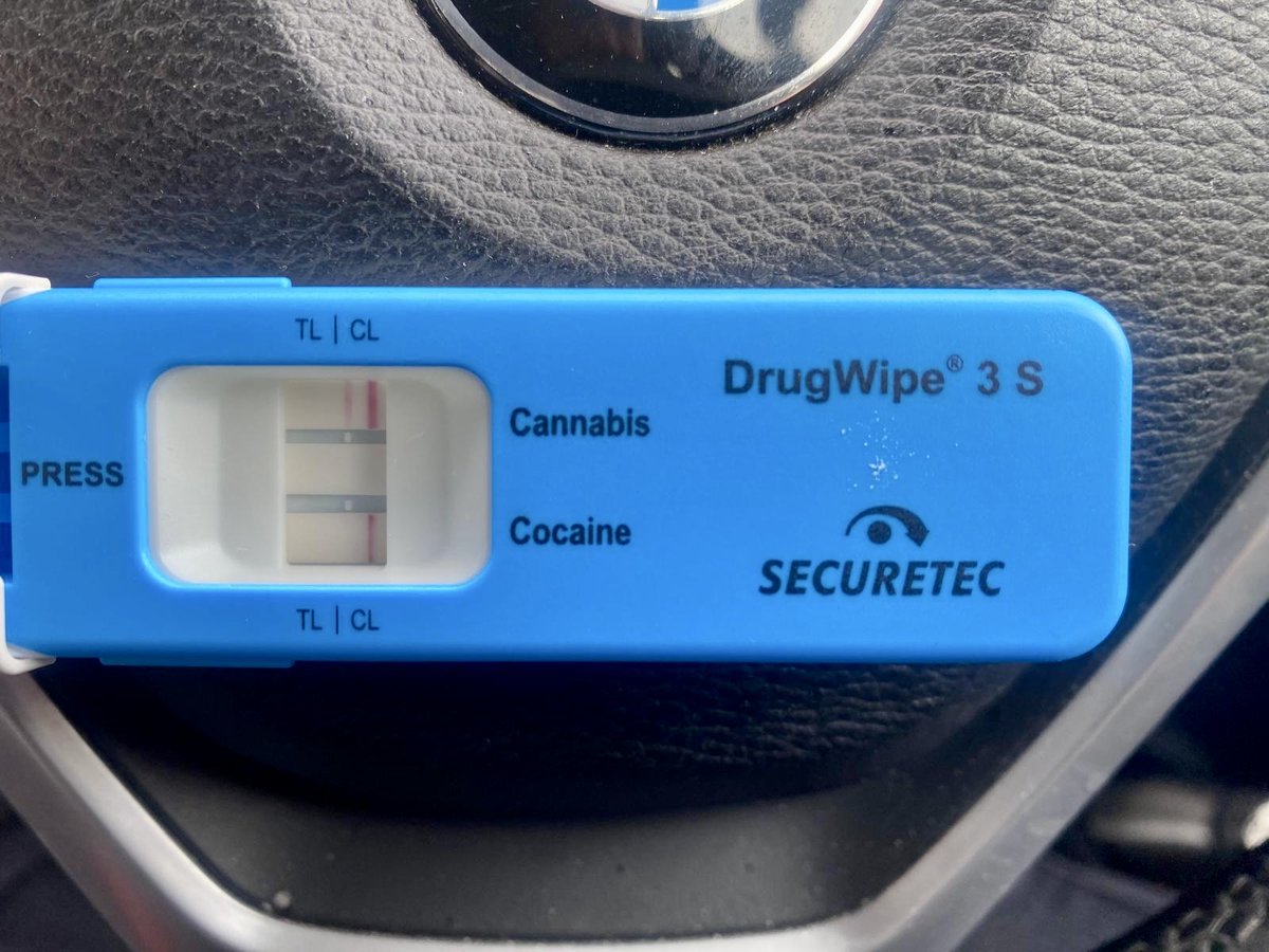 The driver of this #Mercedes was spotted texting at the wheel whilst driving. He said he was just telling his boss he was running late. He must’ve known that he was going to test positive for #Cannabis! He was arrested and booked into a room without a view.