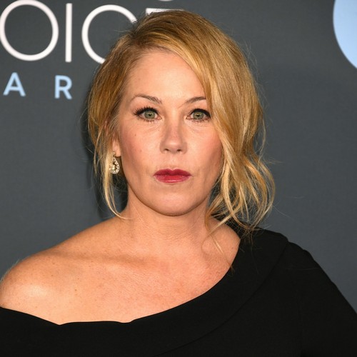 Film-News.co.uk Christina Applegate opens up about anorexia struggle dlvr.it/T6tJ88