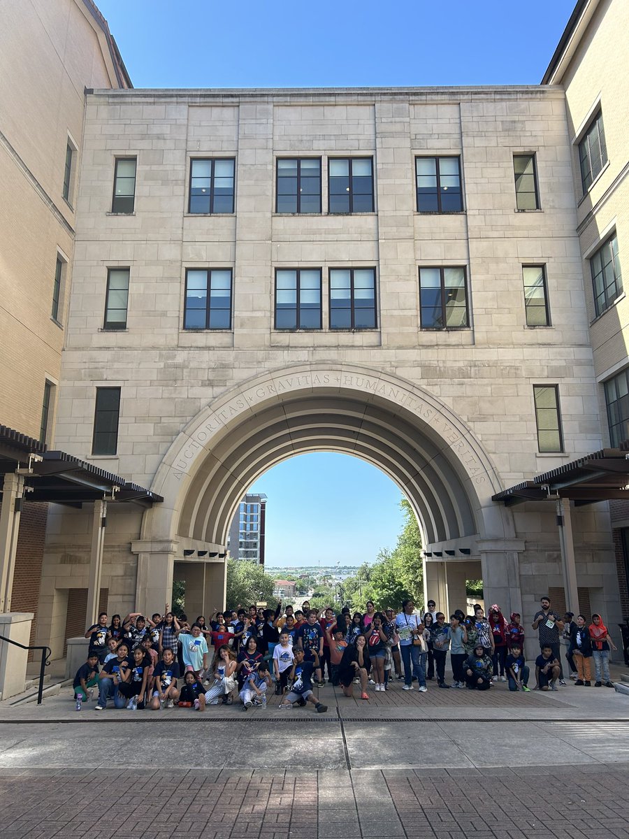 @LinderEagles toured my Alma Mater today!! 🐾 #eatemupcats #AISDproud