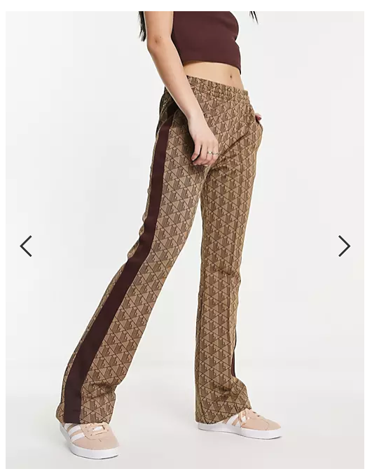 Devon_OnEarth's tweet photo. obsessing over the Lacoste bootcut sweatpant. Rotating the bootcut sweatpant in my mind https://t.co/gW8Q3PNwL9