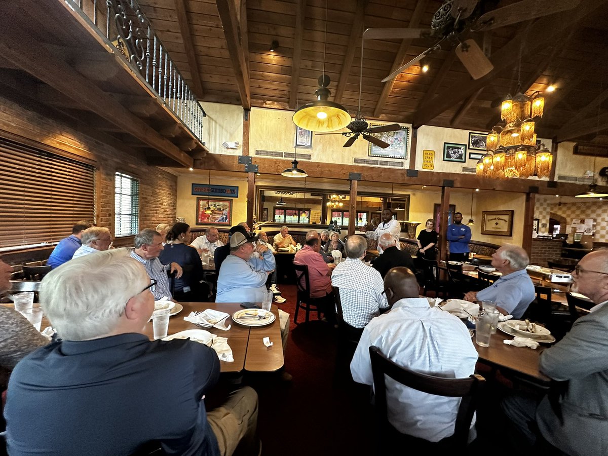 Doing the work in the community this afternoon 🤝 @CoachDerekMason spoke with the Murfreesboro Optimist Club at lunch today.  #BoroBuiltMiddleMade
