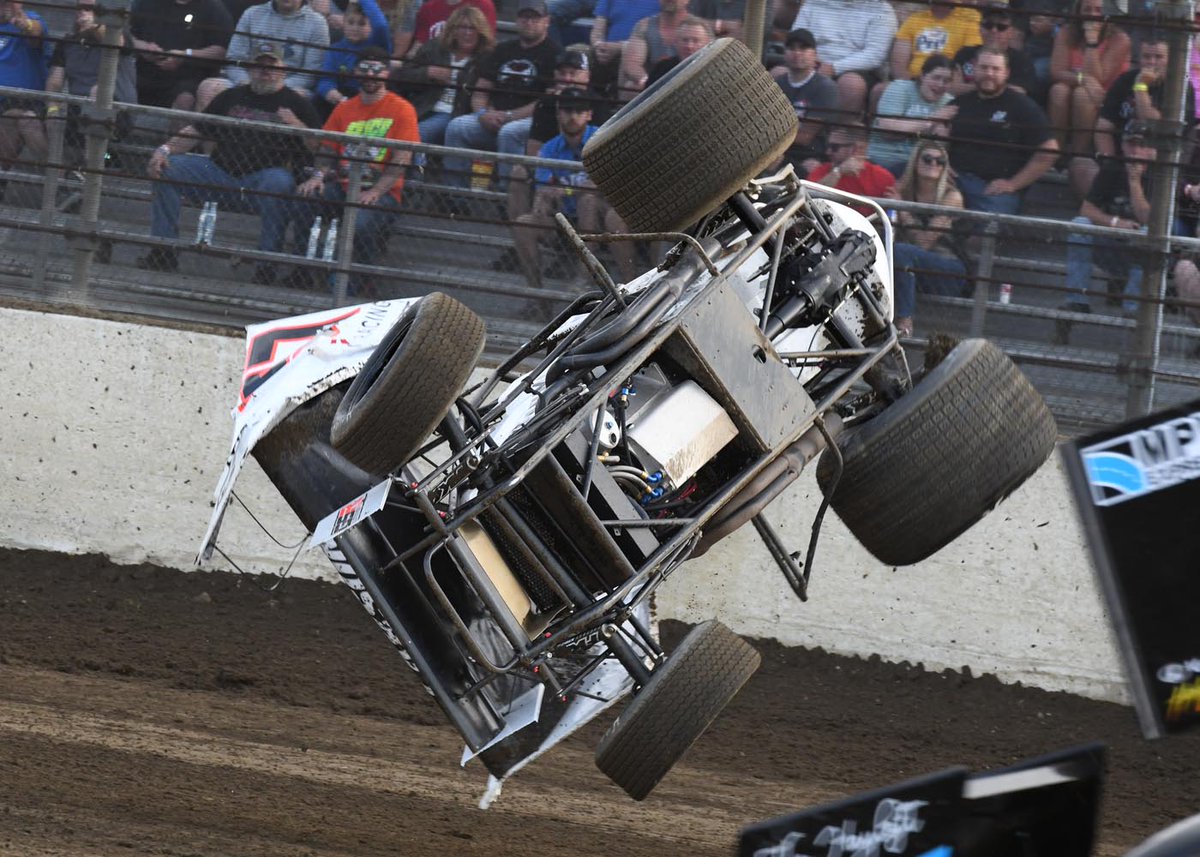 Kyle Larson went for quite the tumble on Monday night at Kokomo Speedway 😬 Click the link to view more photos from High Limit's latest event 🔗 pulse.ly/jvlaqmnpds 📸 Frank Smith