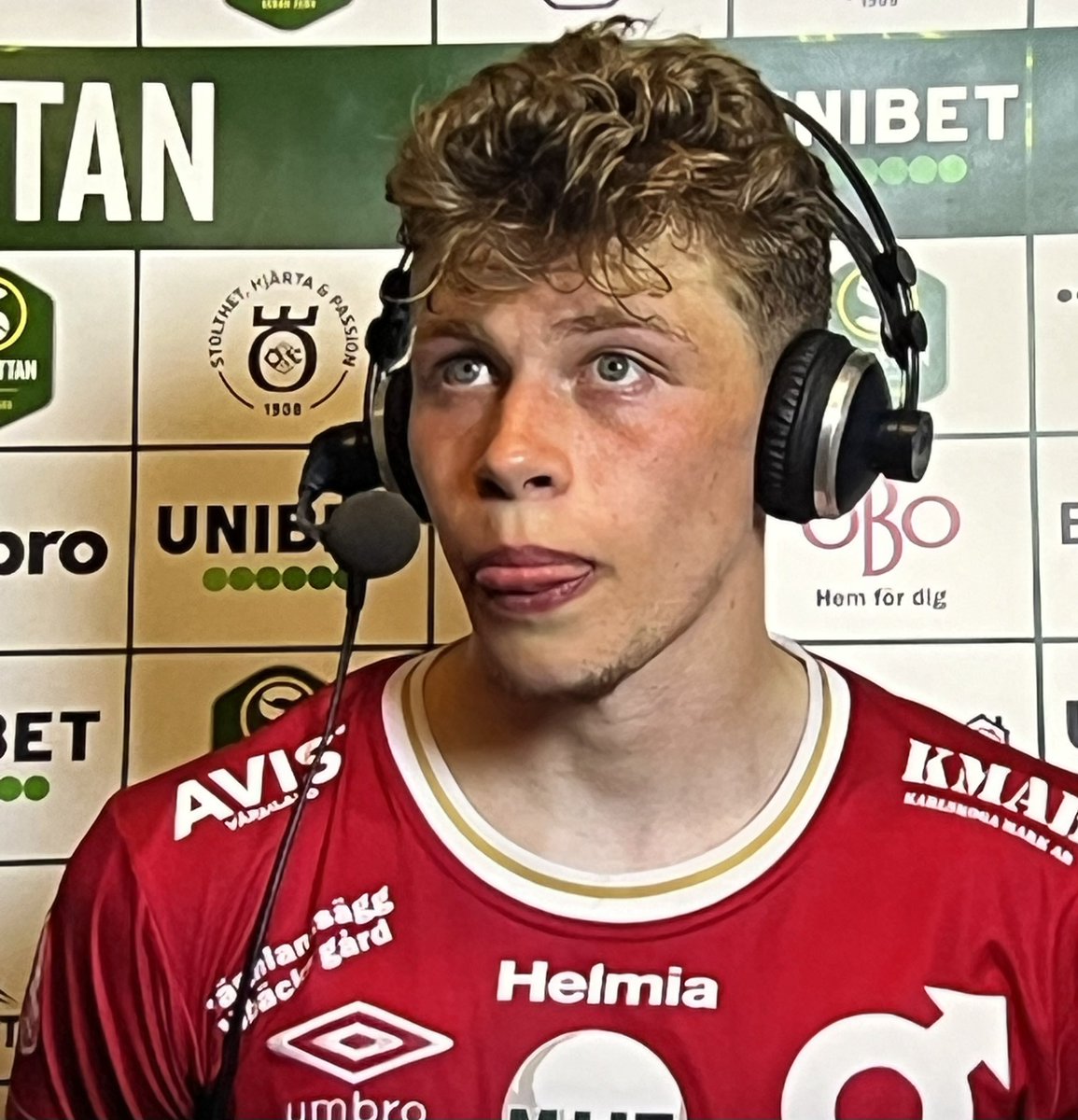 ”tyckte inte det var okej av stolpen att flytta på sig som den gjorde”