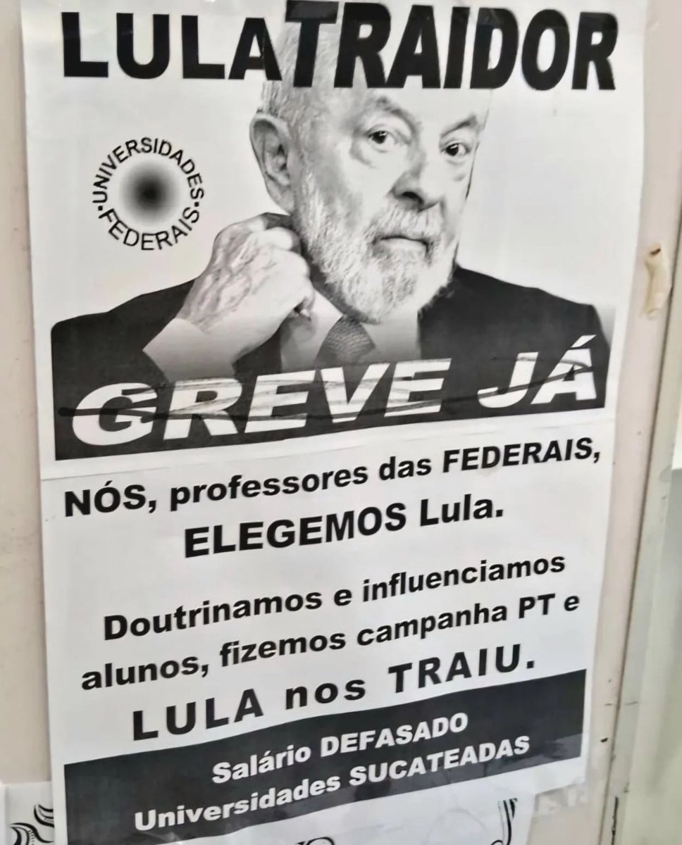 Este cartaz estava em uma parede da UFSC. Nem mesmo as Universidades  Federais estão crendo neste senhor. Lula, pede pra sair!, image size:968x1200