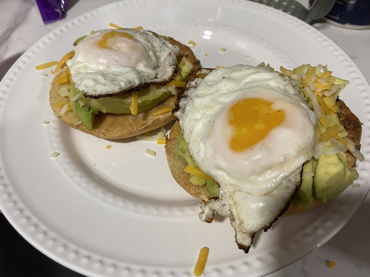 Yummy egg bagel sandwich Today with Avocado & cheddar Jack! Was so hungry I forgot to take a picture of it All pretty w/ Jalapeno & Hot sauce! 🤪 #DanasDiner