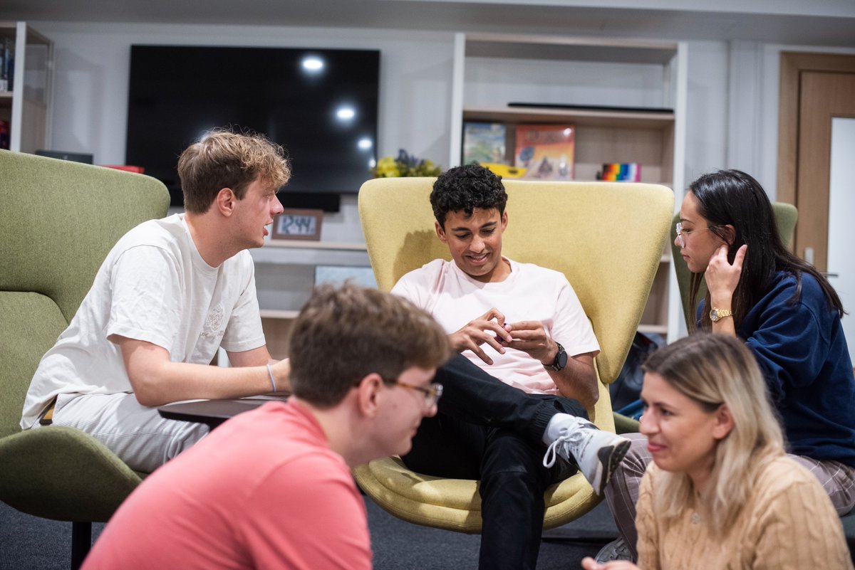 #MentalHealthAwarenessWeek. Here are a few #wellbeing activities coming soon that @UniofOxford staff and students can get involved with at the Radcliffe Science Library @radcliffescilib! Thread 👇