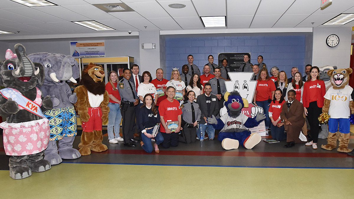 America250_PA's tweet photo. Thank you to everyone who joined us last week for our Keystone Classroom Initiative visit to Isaac Tripp Elementary School in #LackawannaCounty!
#PAProud #KeystoneClassroomInitiative #KCI #Promise250PA https://t.co/hpVBxcMNe6