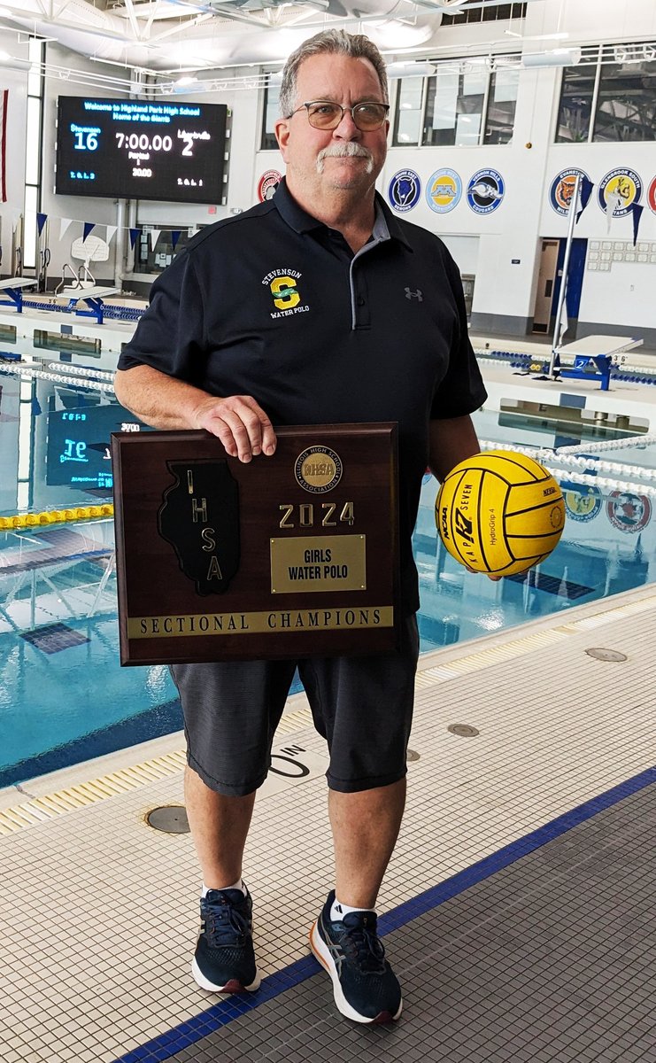 🤽‍♀️ Congratulations to Stevenson High School girls water polo coach Jeff Wimer on another career milestone! 🏆 Already the winningest coach in #IHSA girls water polo history, Stevenson's Sectional Championship on Saturday was the 8⃣0⃣0⃣th victory of his amazing career!