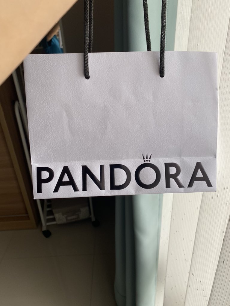 smoocheice's tweet image. haii aku mau jual pandora ade aku yg baru di beli krn salah size!! ini barrel clasp snake chain bracelet size 17 yaaa ada box dan paperbag 

#Pandora #Prelovedpandora WTS WTB PANDORA