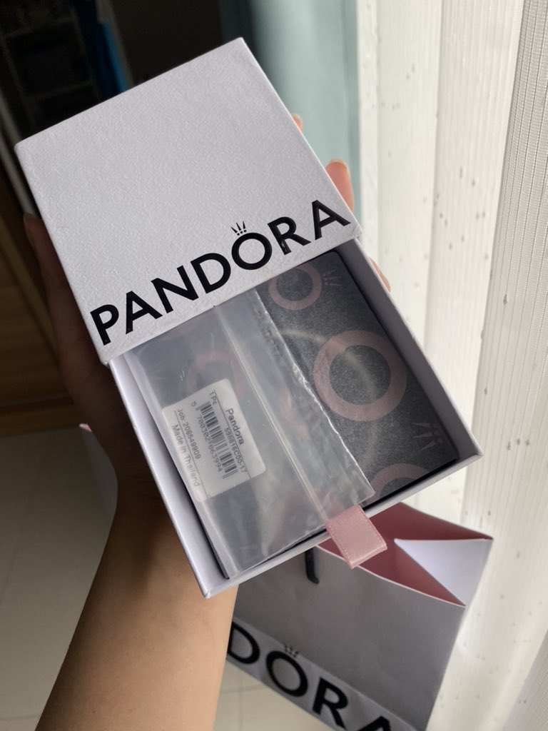 smoocheice's tweet image. haii aku mau jual pandora ade aku yg baru di beli krn salah size!! ini barrel clasp snake chain bracelet size 17 yaaa ada box dan paperbag 

#Pandora #Prelovedpandora WTS WTB PANDORA