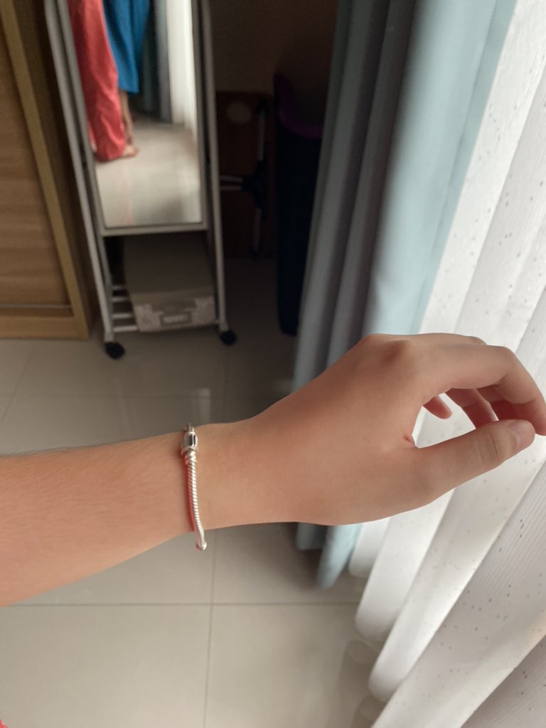 smoocheice's tweet image. haii aku mau jual pandora ade aku yg baru di beli krn salah size!! ini barrel clasp snake chain bracelet size 17 yaaa ada box dan paperbag 

#Pandora #Prelovedpandora WTS WTB PANDORA