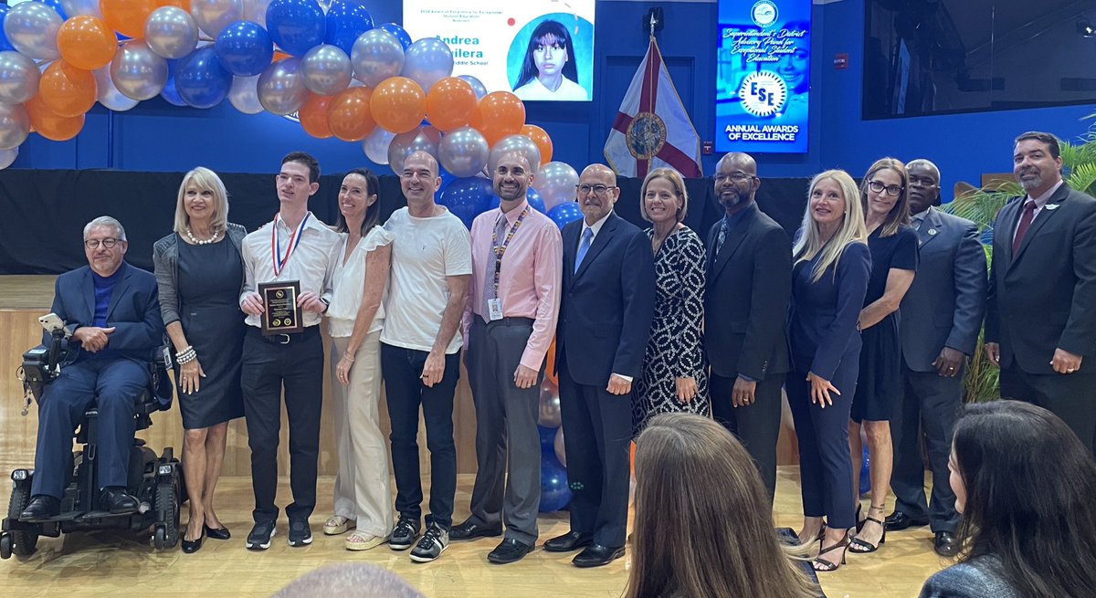 Congratulations to sophomore Yehonatan Cohen, for being honored with the gold medal 🥇 at the @MDCPS @SuptDotres ESE Awards for Excellence ceremony! #CSForAll  @MDCPSNorth @miamimagnets @MagnetSchlsMSA @CTEMiami @MiamiCsta