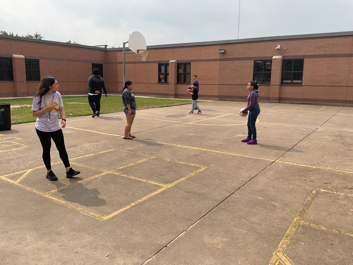 FalconPalsJVHS's tweet photo. REED TO ACHIEVE
FalconPALS would like to say thank you to @ReedElementary for the ‘Wednesday Special’ you provided each week. You helped us grow and achieve in ways you can’t imagine. Much ❤️ and appreciation to the Roadrunner PALS!
#PurplePeopleLeaders #TeamPALS https://t.co/CFvRmC4p7K