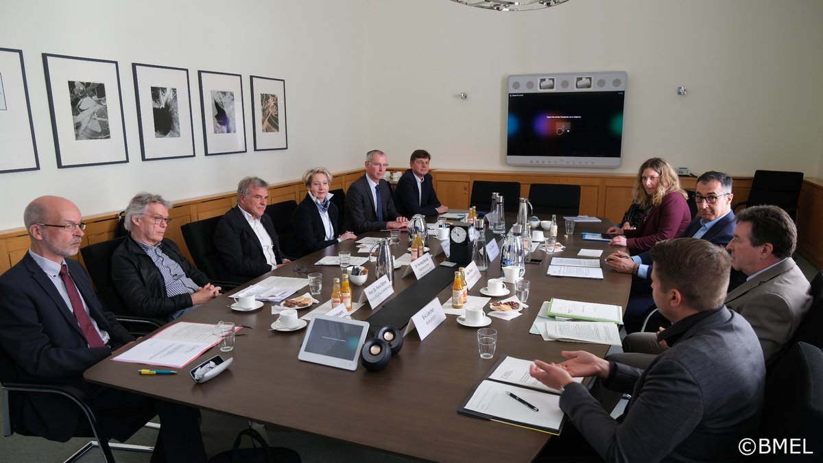 BMEL (@bmel) on Twitter photo Ausbau erneuerbarer Energien: Sachverständigenrat Ländliche Entwicklung übergibt Stellungnahme zu Chancen der Energiewende.
<a href="/cem_oezdemir/">Cem Özdemir</a>: Es braucht vor allem die Akzeptanz der Menschen vor Ort – eine gemeinsame Aufgabe der Politik in Bund & Ländern.
➡️ bmel.de/goto?id=112282 Ausbau erneuerbarer Energien: Sachverständigenrat Ländliche Entwicklung übergibt Stellungnahme zu Chancen der Energiewende.
<a href="/cem_oezdemir/">Cem Özdemir</a>: Es braucht vor allem die Akzeptanz der Menschen vor Ort – eine gemeinsame Aufgabe der Politik in Bund & Ländern.
➡️ bmel.de/goto?id=112282
