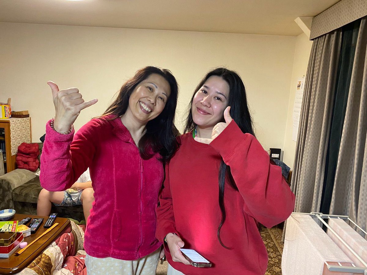 nuriape__'s tweet photo. Esta es mi mamá Makiko, y acaba de abrir su negocio en japón así que agradecería mucho si pudierais compartir para que llegue a quien pueda estar interesadx🙏🏻 vende productos artesanales japoneses a todo el mundo (ahora envío gratuito) y organiza excursiones personalizadas por 🇯🇵 https://t.co/MI8htLH9Mk