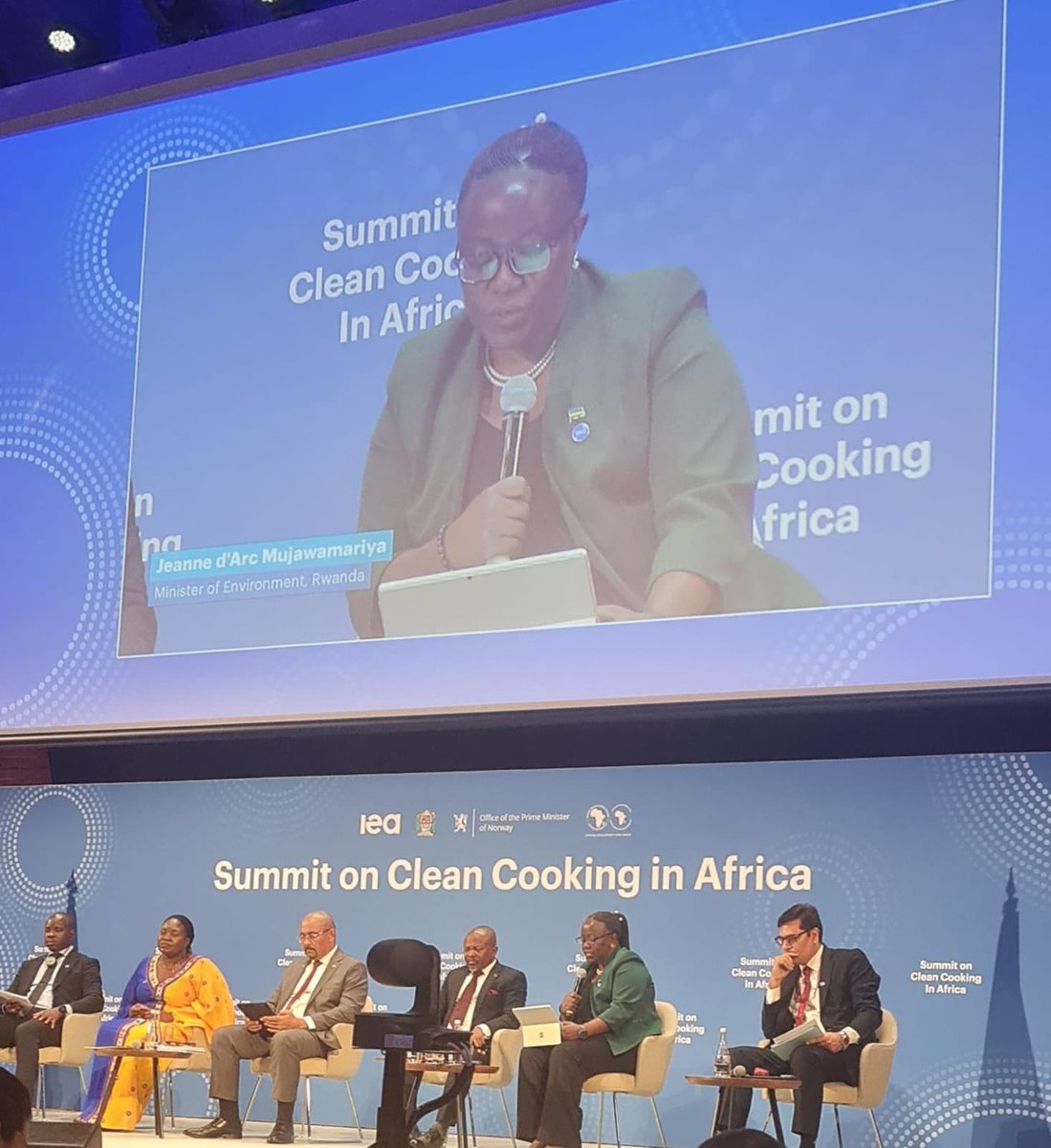 Today, Min @MujaJeanne represented 🇷🇼in #CleanCookingSummit organized by @IEA in Paris She highlighted how effective policies and regulations advance clean cooking &can be adapted to fit local contexts. Emphasis was on ensuring accessibility &affordability to clean cooking tech.