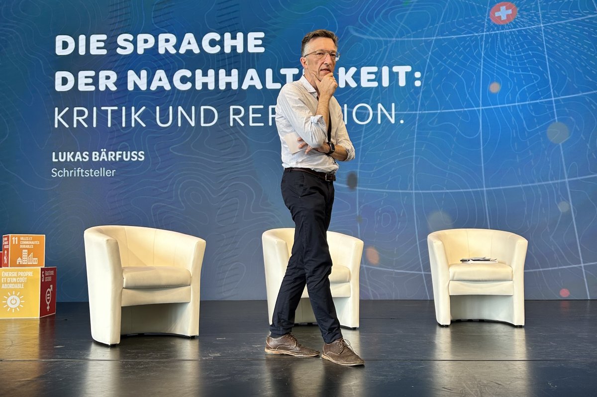 🌎🌍🌏"An dieser Veranstaltung befinden wir uns im Maschinenraum der Demokratie." Lukas Bärfuss, Schriftsteller, heute am #ForumNachhaltigeEntwicklung in Bern. #ForumDialog2024 #spillover -effekten #agenda2030 are.admin.ch/are/de/home/na…