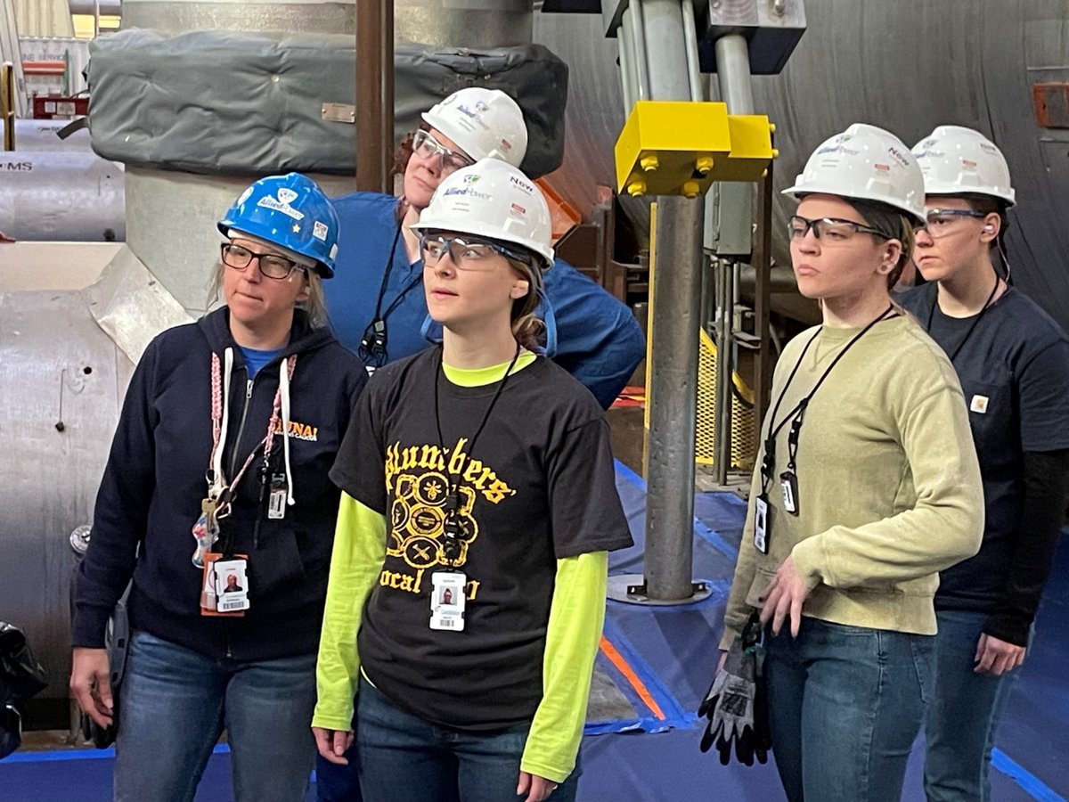 Graduates from @ChiWomenNTrades visited Braidwood Clean Energy Center to observe how tradespeople support refueling outages. Our commitment to CWIT thru our Powering Change workforce development program supports job shadowing, pre-apprenticeship training and job site visits.
