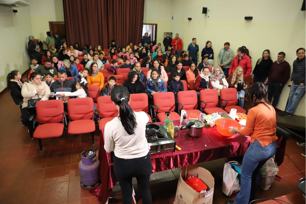 MÚLTIPLES OPERATIVOS PARA MEJORAR LA CALIDAD DE VIDA DE LOS ARISTOBULEÑOS

Junto a Anahí Repetto, subsecretaria de Acción Social, participamos del operativo integral de salud y el taller de cocina para personas con celiaquía en la Casa de la Cultura.