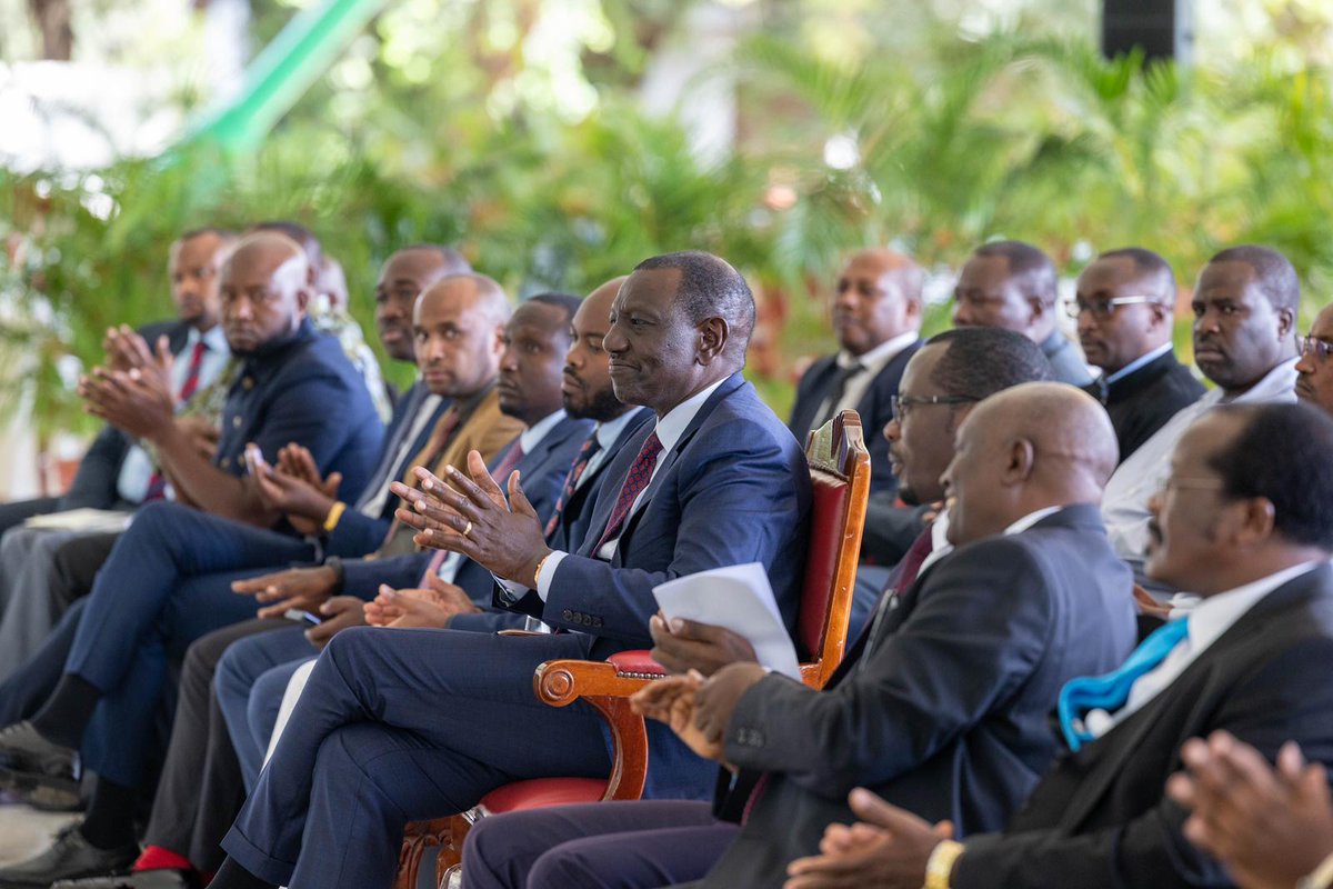 We will broaden and unlock lucrative tea markets, including Iran, move towards more production of orthodox and specialised tea besides adding value so that our farmers can fetch more from the crop. Met KTDA factory chairmen and directors at State House, Nairobi. Also agreed to…