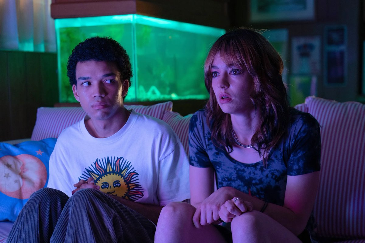 isaacfeldberg's tweet photo. I SAW THE TV GLOW is incandescent, exhilarating, major—a defining film of the year, the decade.

A privilege to ask Jane Schoenbrun about dysphoria, suburbia, and closing the “gap between a reality that feels fictional, and a fiction that feels real.” https://t.co/OtIduSJAuO https://t.co/2F4q3ii5Yl