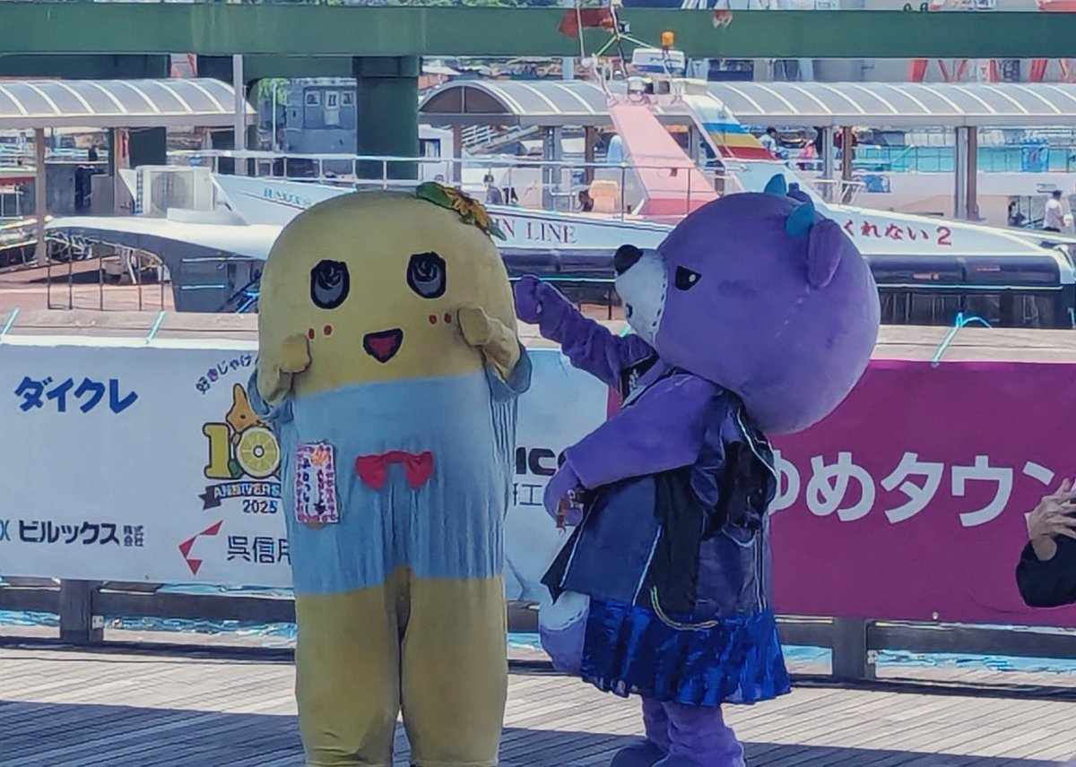 みんなー今日も一日お疲れ様なっしー♪
ヾ(。゜▽゜)ノアックマさまと久し振りのミニキャラメル結成楽しかったなっしなー♪
また札幌でも復活即解散やろうなっしー♪
今から楽しみなっしー♪

明日もみんなウニウニイクラ梨汁ブシャー:＊

もやうにー