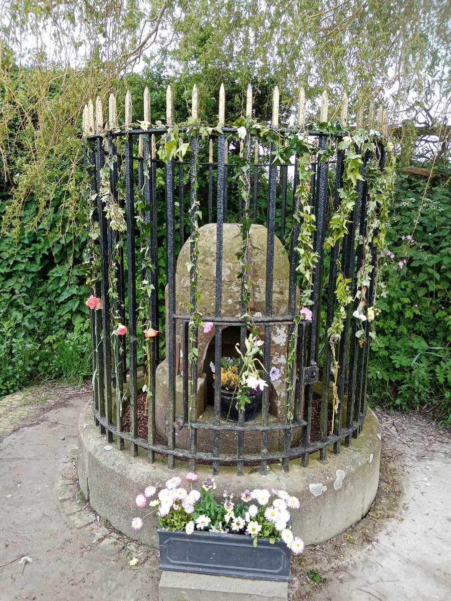 St John's Well, Harpham #well #stjohn #harpham #sacredplace #yorkshirewolds #eastriding #eastridingofyorkshire #spring #may #countryside #countrylife #lovewhereyoulive