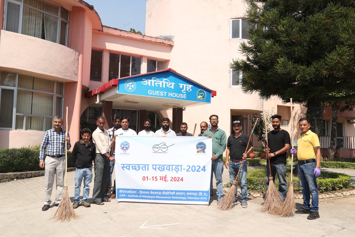 As part of Swachhta Pakhwada being organized by CSIR-IHBT, a cleanliness drive was organized at the CSIR-IHBT guest house to spread awareness on different aspects of cleanliness on May 14, 2024. Staff members of the Institute participated in the event.